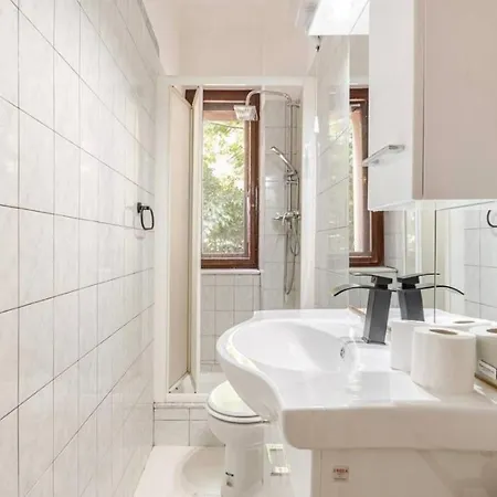 Chic Foundry, Nel Cuore Di * Trieste